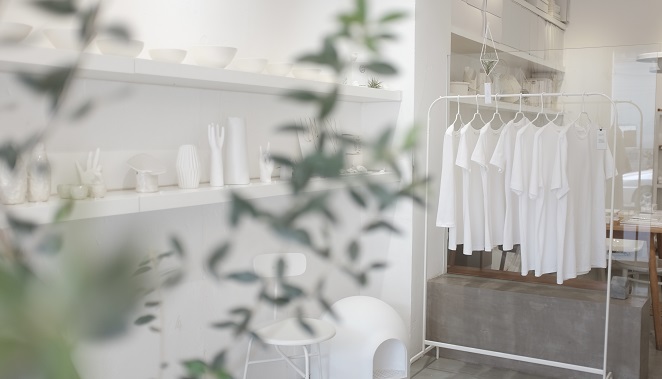 White-is-good-shop-display